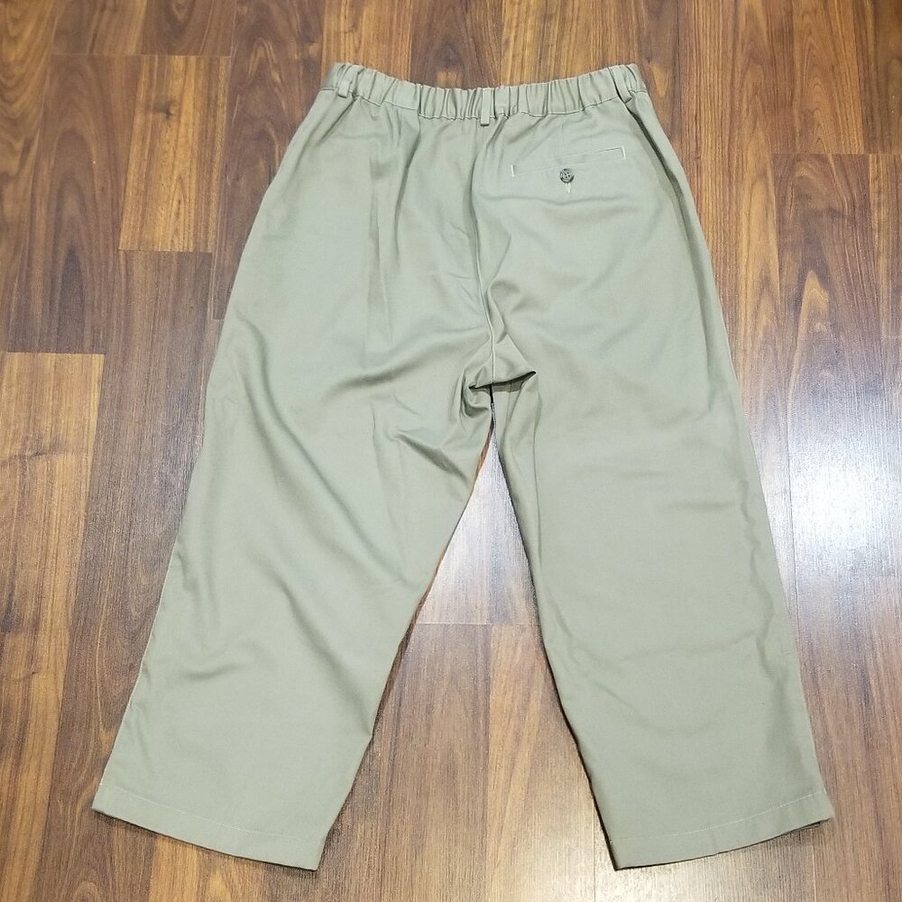 Ladies' L.L. Bean Cropped Khaki Chinos, Size 12 R, EUC - Picture 3 of 10